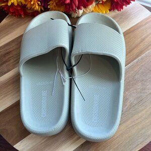 Cushionaire Womens Feather Cloud Pillow Slide Sandal Sz 10US in Light Green